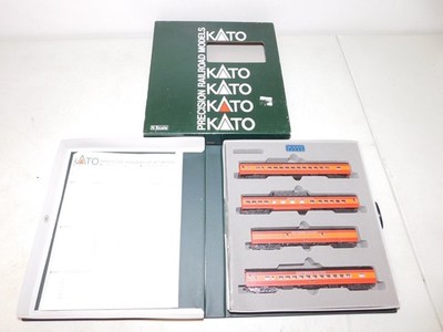 KATO N Ga 4 Southern Pacific Daylight Streamlined Passenger Cars #106-029 LNIB