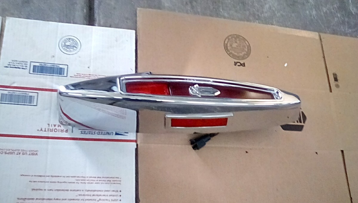 78 79 Cadillac Deville Fleetwood Brougham right Tail Light and