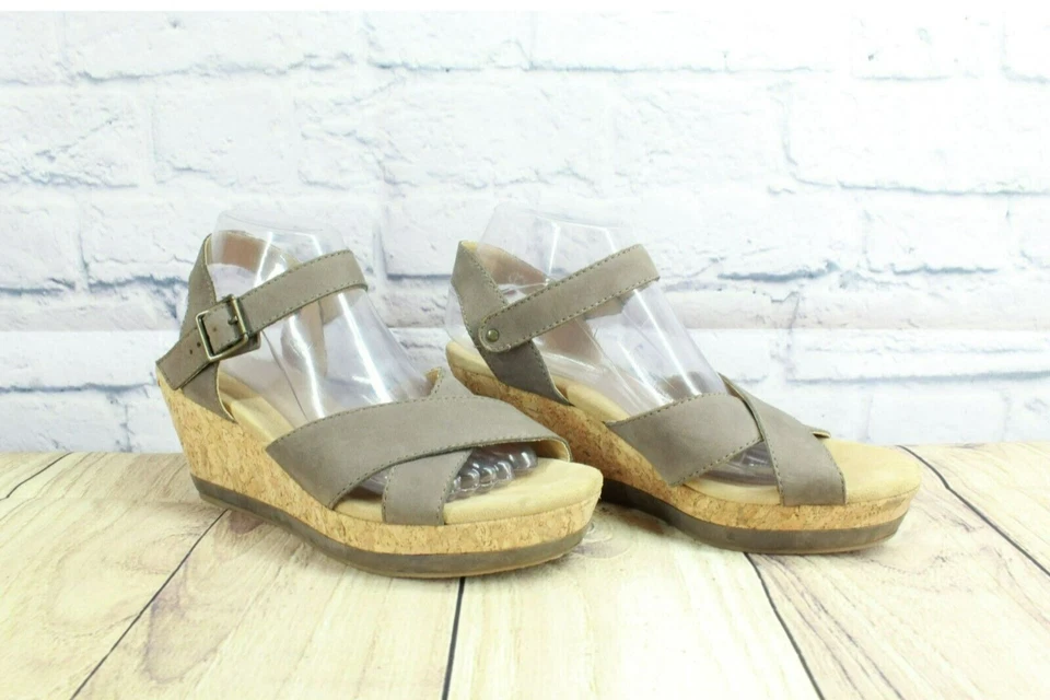 LL Bean Women's Brown Suede Ankle Strap Wedge Cork Heel Casual Sandals Size 9 M - Image 3 of 4