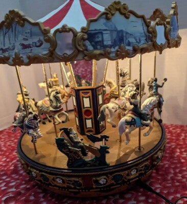 2005 Mr Christmas Gold Label THE CAROUSEL -Plays Xmas & Classic