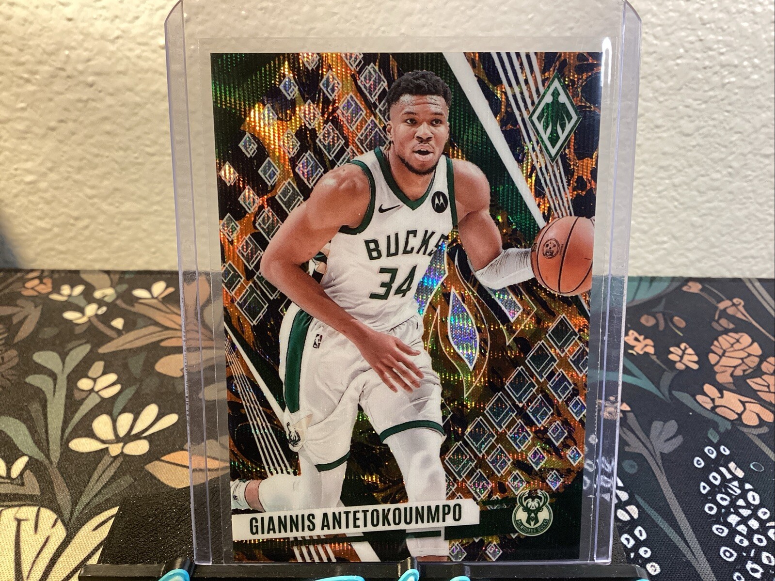 2023-24 Panini Phoenix - Lava #176 Giannis Antetokounmpo /75
