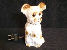 Rauchverzehrer aus Porzellan  &bdquo; kleiner sitzender Hund&ldquo;