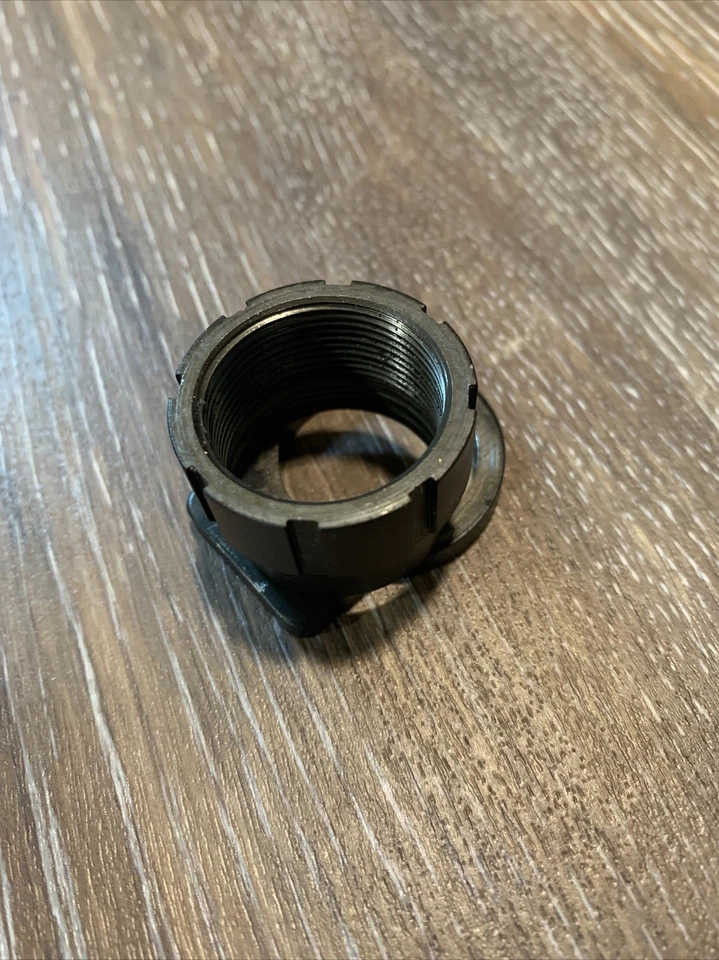 Tuerca de retroceso Savage negra mate ACCUSTOCK y tuerca de barril con muescas vástago pequeño Foto 4 de 4