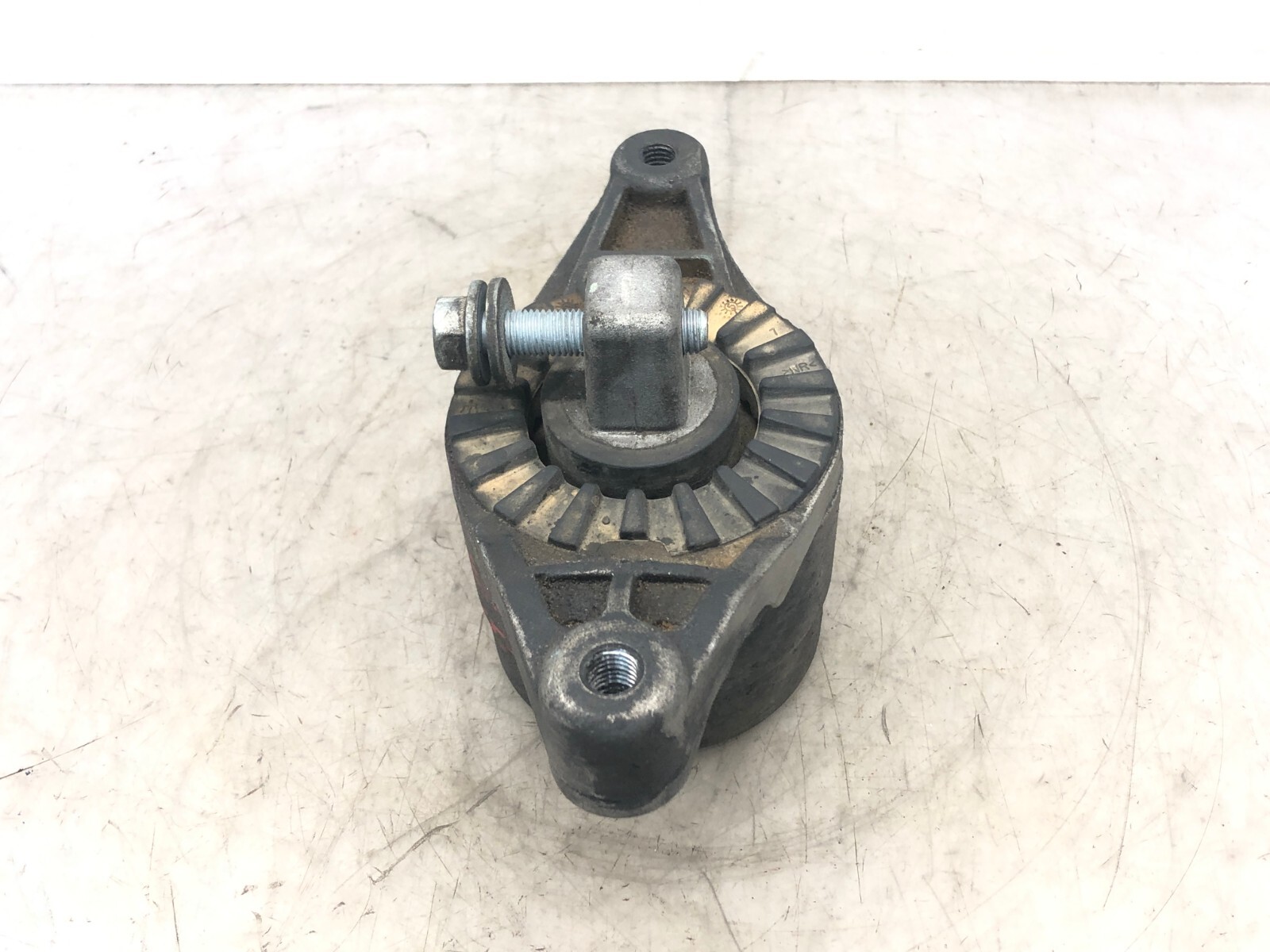 2017-2020 MASERATI LEVANTE 3.0L RIGHT PASSENGER FRONT ENGINE MOUNT BRACKET OEM