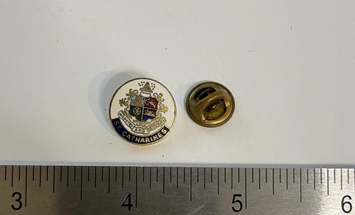 St. Catharines Ontario - Small Round Vintage Collector Pin