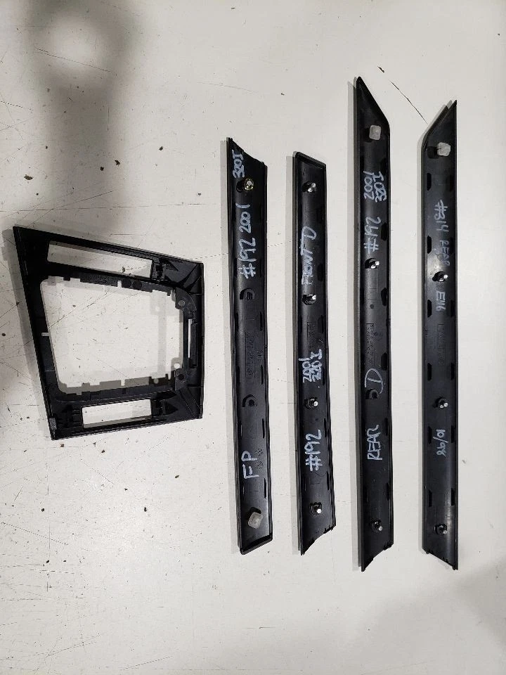 BMW E46 323I 1999 - Juego de molduras interiores negras - OEM 8200725 8200726 8200753 Foto 2 de 4