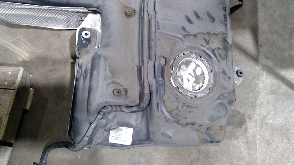Se adapta a AUDI A7 QUATTRO 2012-2015 CONJUNTO DE DEPÓSITO DE COMBUSTIBLE OEM Foto 2 de 4