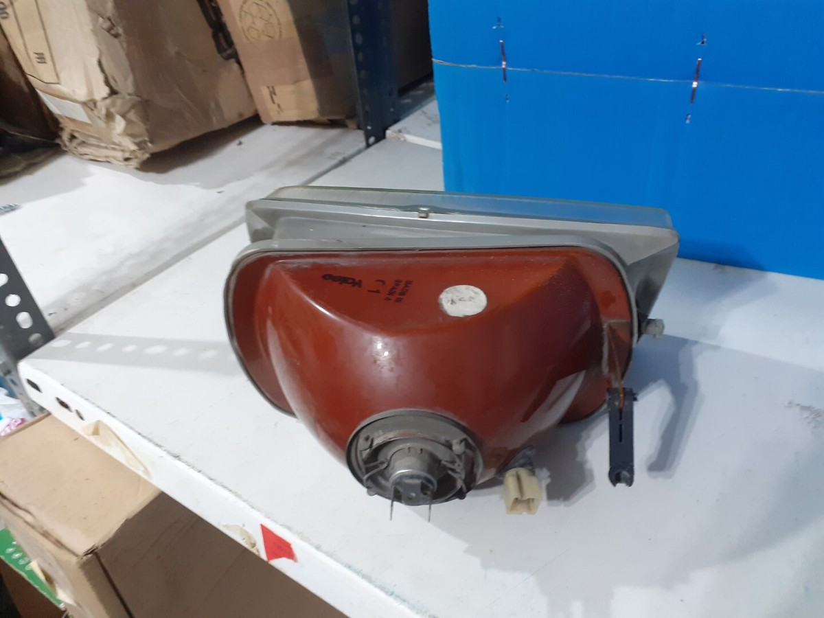 Peugeot 205 Headlight Right Side - Projecteur Droit - 084386 or