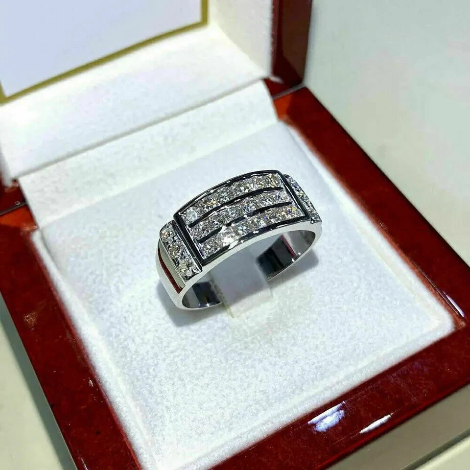 Alianza de boda de diamantes creados en laboratorio de corte redondo de 3 quilates enchapada en oro blanco de 14 quilates para hombre Foto 3 de 4