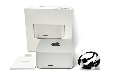 2022 Apple Mac Studio 3.2GHz M1 Max 64GB RAM 2TB SSD 24 Core GPU