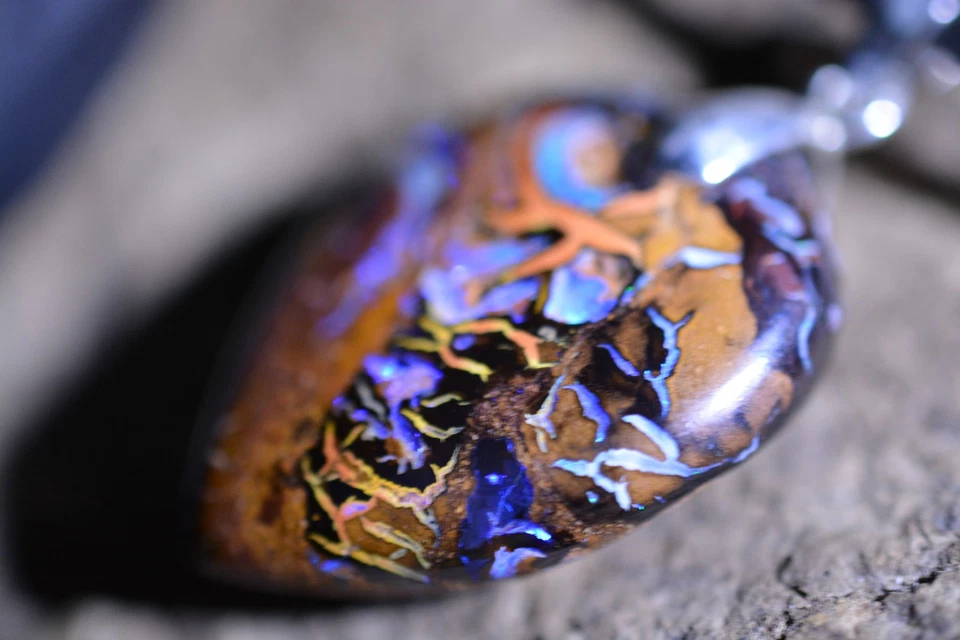 30ct 25x20x8 Nice Green/Blue Koroit Nut Boulder Matrix Opal Kette Australia Gem - Bild 2 von 4