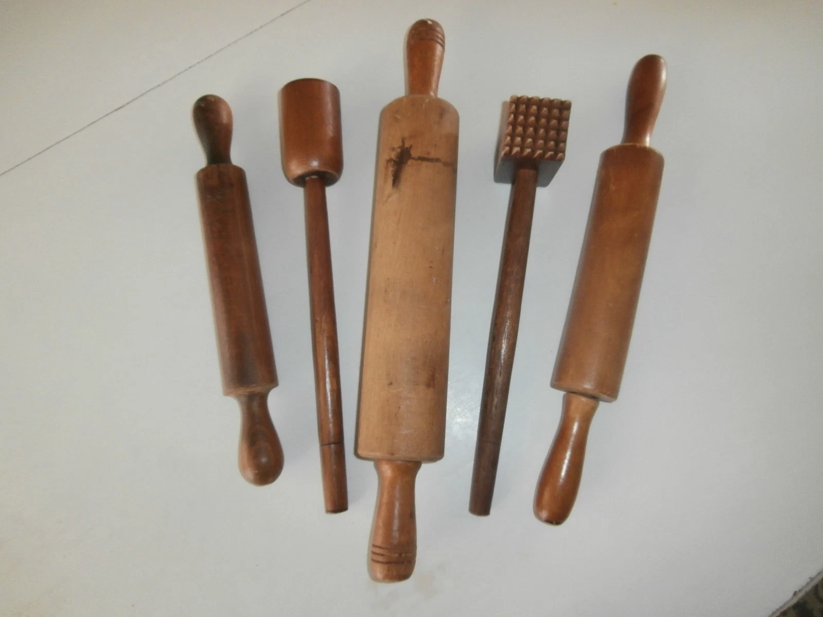 Antique Rolling Pin & Kitchen Utensil Assortment (5 pieces)
Opens in a new window or tab