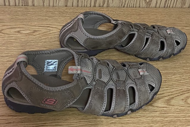 sketchers leather sandals
