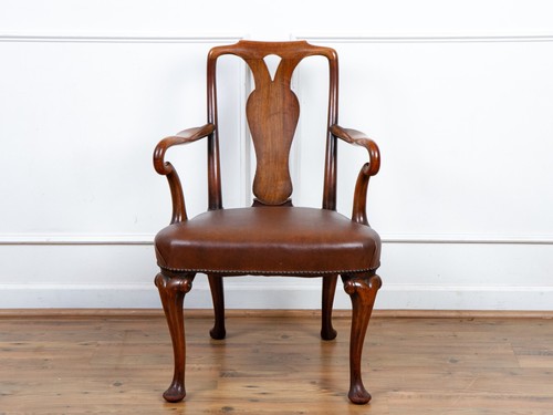 Early 18th Century English Georgian Walnut Queen Anne Shepherds Crook Arm Chair. - Picture 4 of 13