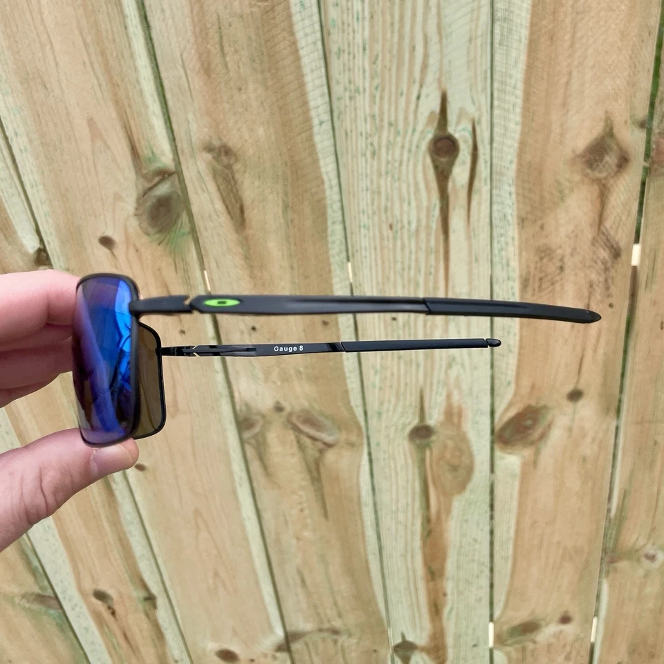 Oakley Gauge 8 Satin Black/Green Polarized Sunglasses Including Case - Image 3 of 4