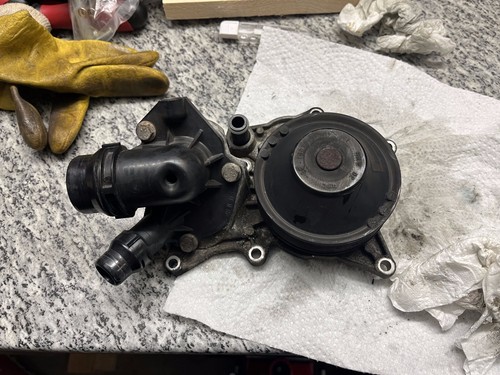 BMW F10/F11 Wasserpumpe 850732602 535d