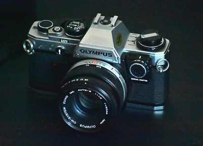 Olympus OM10 Filmkamera & Objektiv 50 mm f1,8, mit manuellem Adapter & Schultergurt