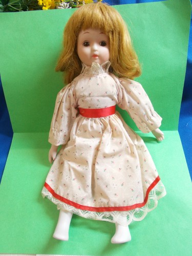 CUTE PORCELAIN DOLL - SHORT HAIR GLASS EYES - 39 cm CAN SIT # 4 - Picture 2 of 12