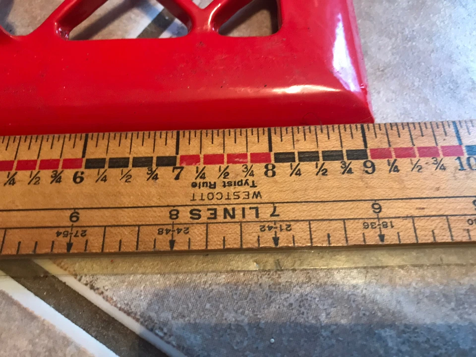 Rejilla de hierro fundido de piso antigua roja tapa pesada ornamentada no plana 12x9 Foto 3 de 4