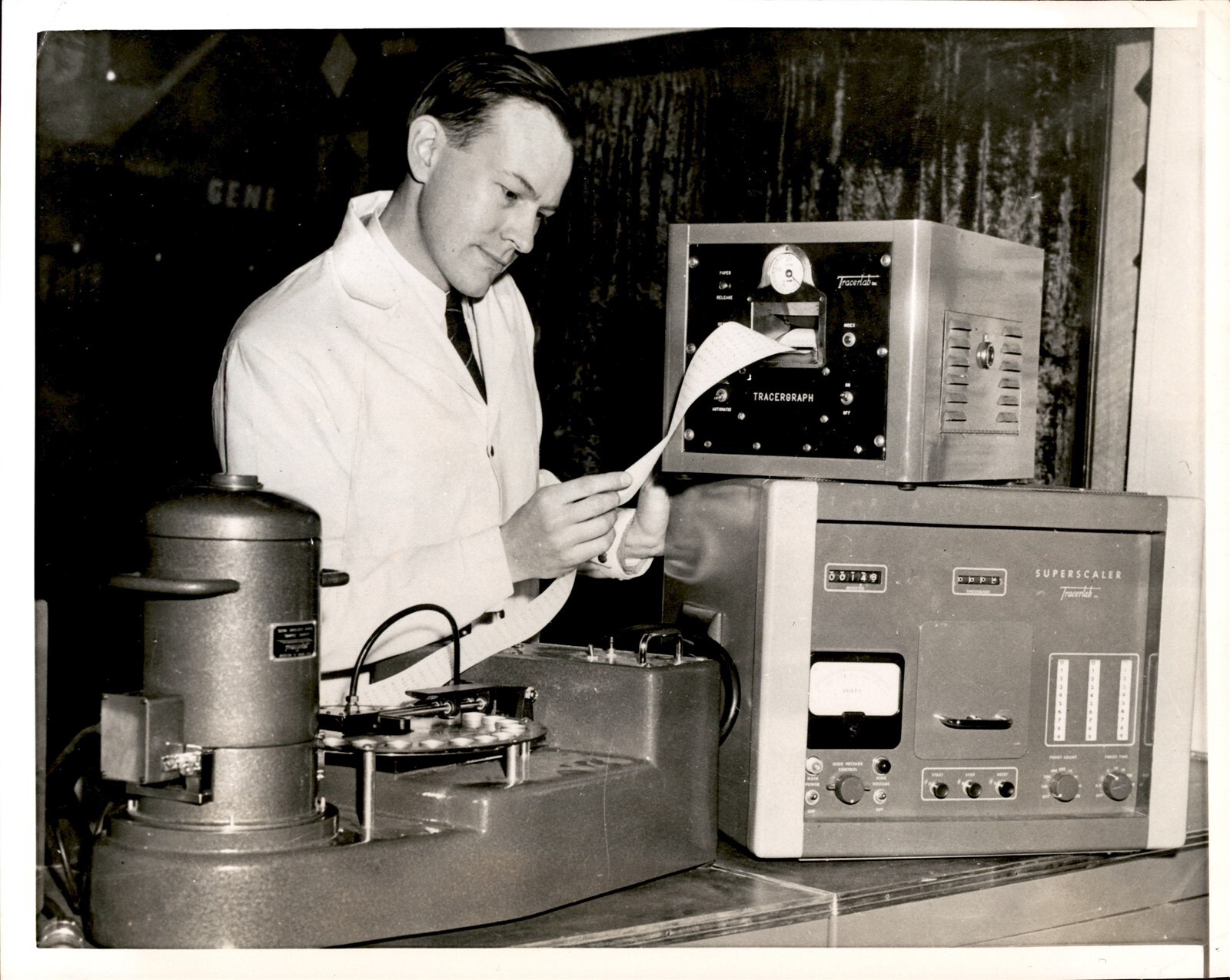 GA190 1953 Orig Photo SCIENTISTS OPEN MEET Boston Geiger Counter ...
