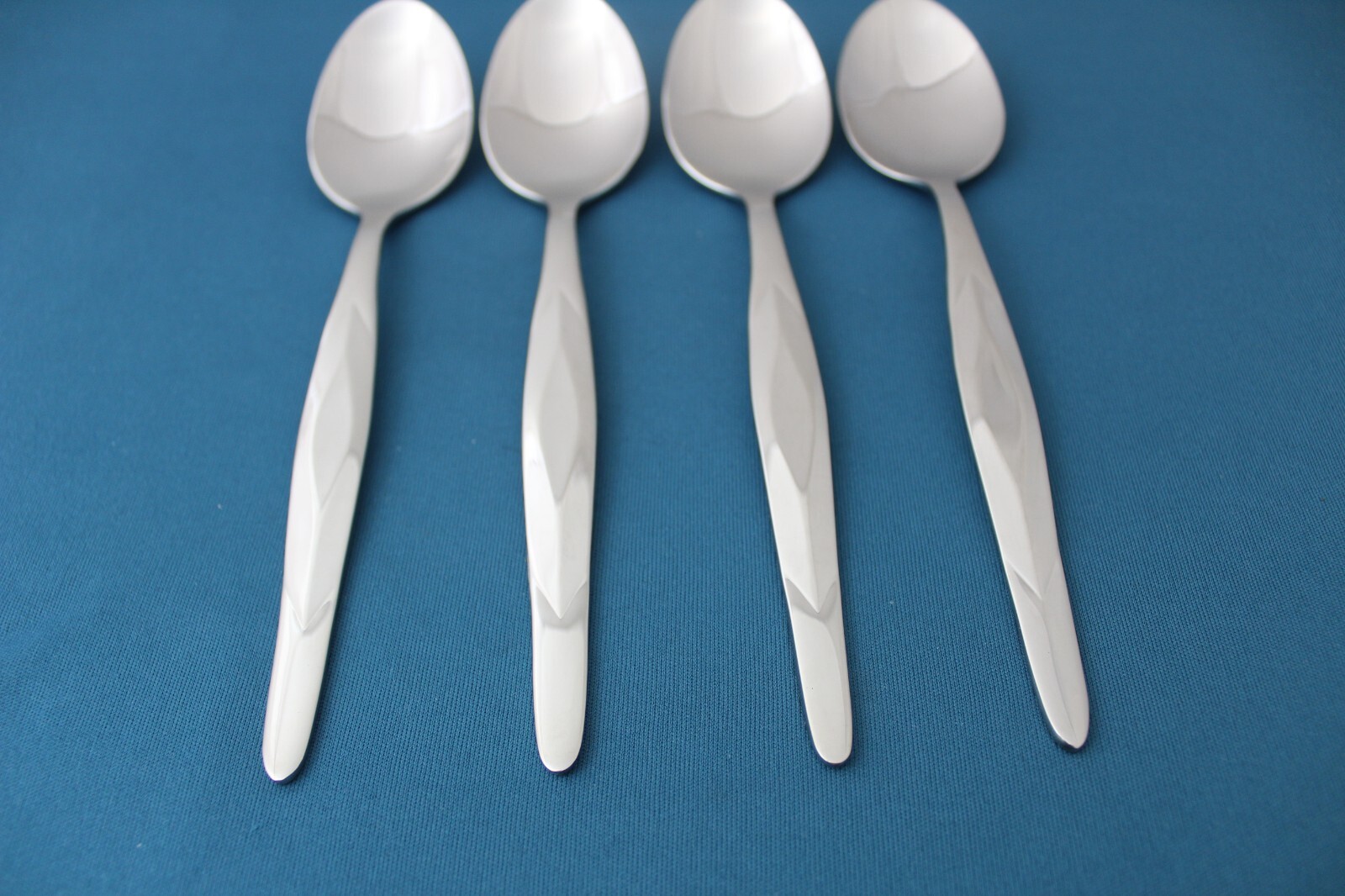 4 Place Oval Soup Spoons Cutco CUE2 18/10 Stainless USA NEW 7 1/2"