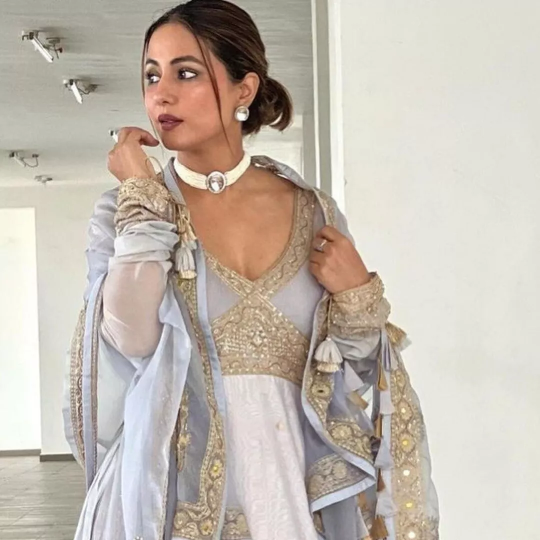 Hina khan 2024 neck chain