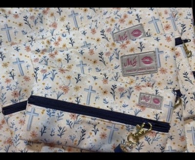 NWT Makeup Junkie Medium Exclusive Faith Bag