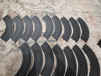 Life-Like Racing Slot Car Track Lot 9'' Curve 16  Pieces Curved