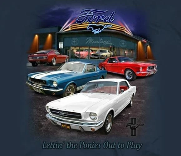 Camiseta Mustang Showroom - ¡Varios Ford Mustangs clásicos en esta! 1965-1970 Foto 2 de 4