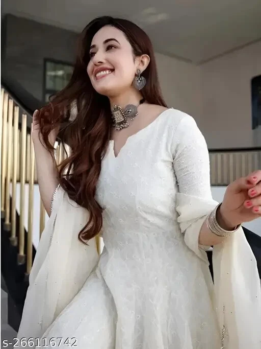 OFF WHITE Tuta Chikankari Off White Anarkali con Dupatta per Donna Abito Pronto all'uso