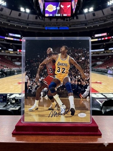 MAGIC JOHNSON AUTOGRAPHED SIGNED 8x10 PHOTO JSA LA LAKERS HOF