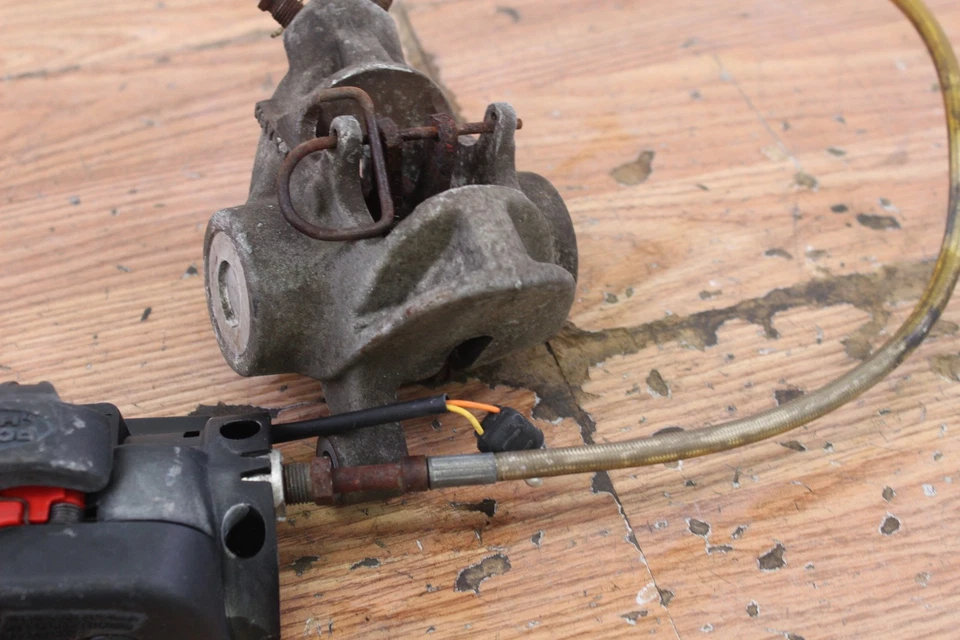 2007 POLARIS TRAIL TOURING 550 Brake Master Cylinder w/ Hose and Caliper - Image 4 of 4