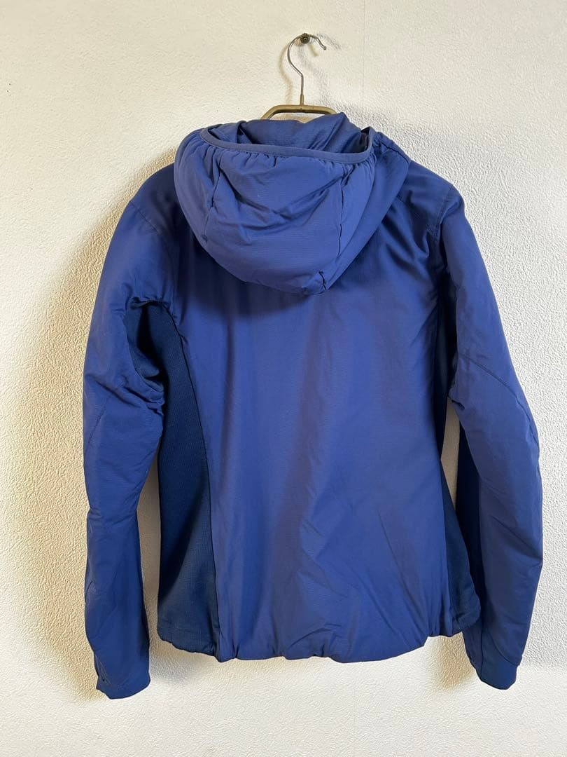 ARC'TERYX Women's Atom LT Hoody - Navy, Size Small, Lightweight image 2