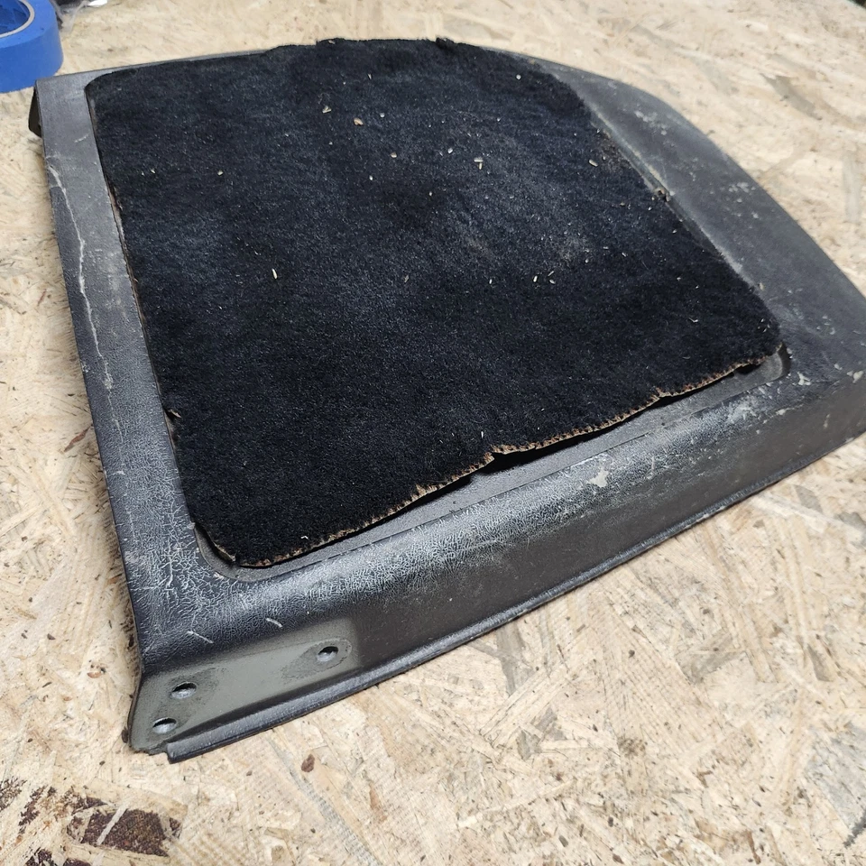 C3 Corvette Asiento Cubo Panel Trasero Almeja Superior Carcasa Marco y Alfombra DEFECTOS 79-82 Foto 3 de 4