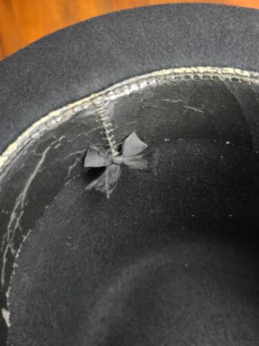Vintage DeLuxe Quality Black Wool top hat 6.75" tall black bow "good" cond. - Picture 9 of 13