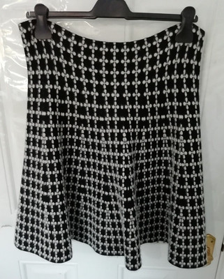 Max Studio Gr. M/L schwarz weiß Smart super weich flauschig stretchig Rock kuschelig warm