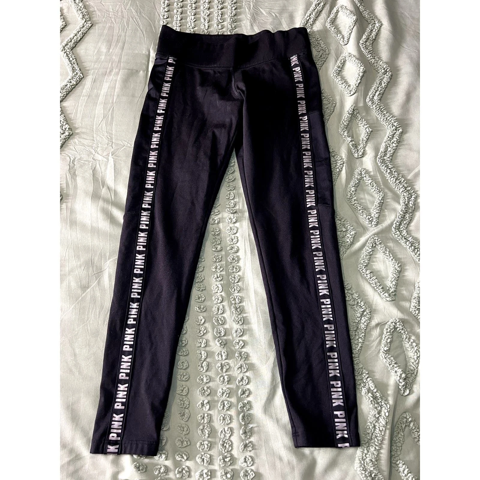 victoria-secret-vs cozy athleisure comfort casual leggings