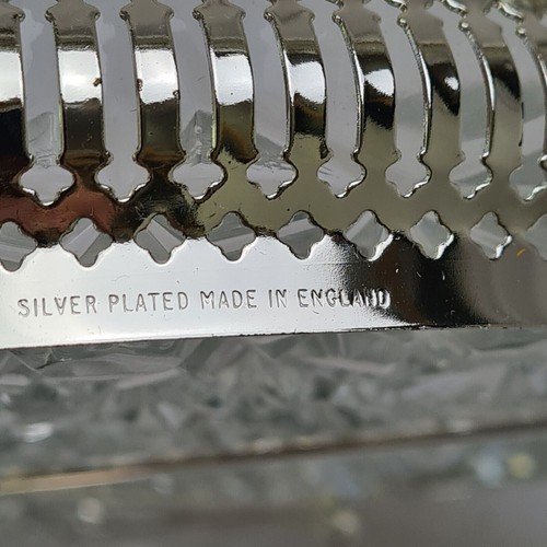 Crystal Sectional Dish on a Silver Plated Stand, Vtg Cut Glass Hors-d'ouvre - Picture 8 of 10