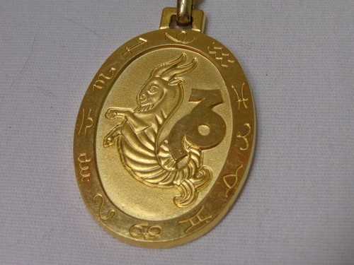 VINTAGE GOLD TONE NECKLACE & PENDANT SWANK ZODIAC CAPRICORN 1980'S HOROSCOPE - Picture 2 of 5