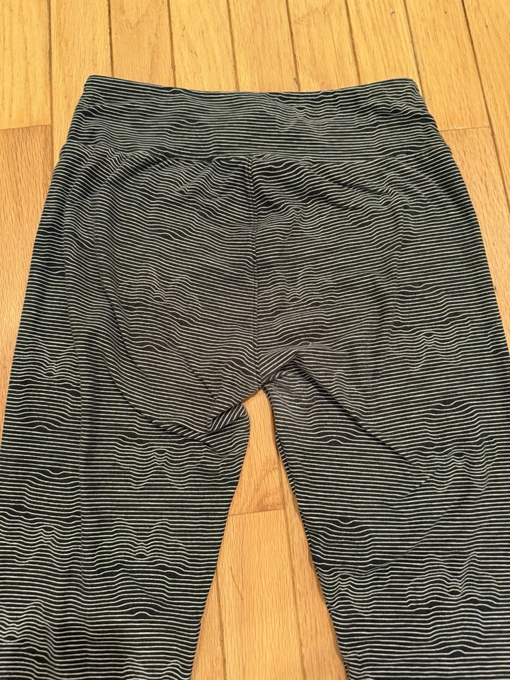 Leggings LuLaRoe OS Vintage Blanco y Negro Rayas Minnie Mouse Foto 4 de 4