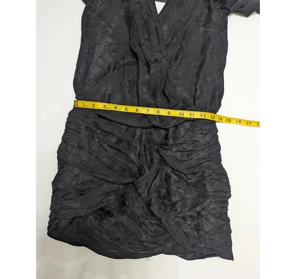 Balmain x H&M 黑色丝绸提花垂褶迷你连衣裙 - 4 码(美国 4 码/34 欧元) — 第 4/4 张图片