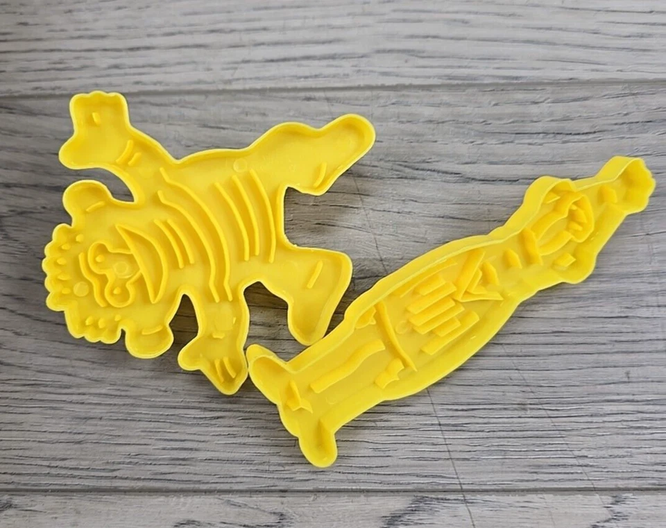 Vtg Wilton Sesame Street Yellow Cookie Cutters - Big Bird, Cookie Monster, Bert - Image 4 of 4