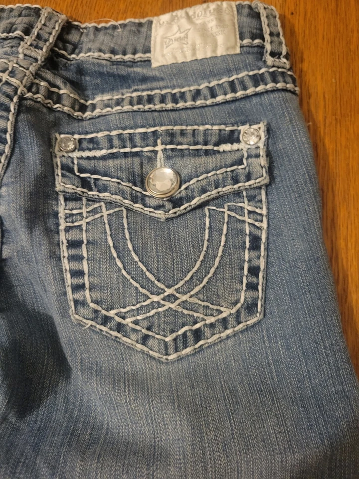 Pantalones de mezclilla azul capri de tiro bajo lavado oscuro LA IDOL para mujer talla 5 29 X 18 Foto 3 de 4