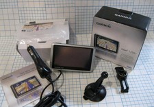 WORKS Garmin nuvi 1350T Widescreen Portable GPS Navigator Traffic 100 COMPL Box
