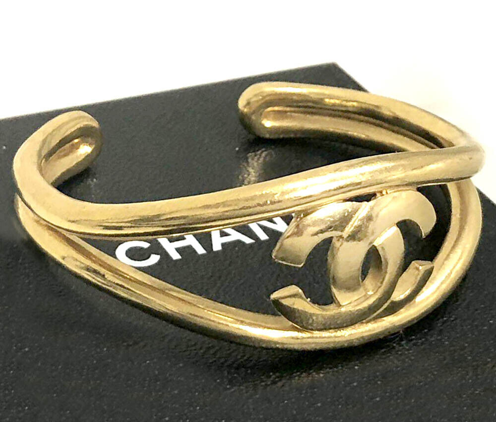 CHANEL CC Logo Cuff Bracelet Gold Tone 97P Auth w/Box D CHANEL CC Logo Cuff Bracelet Gold Tone 97P Auth w/Box D