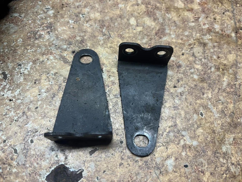 Kawasaki Eliminator BN125 BN 125 2002 2001 soportes debajo del asiento correa pernos de cinturón D6 Foto 4 de 4