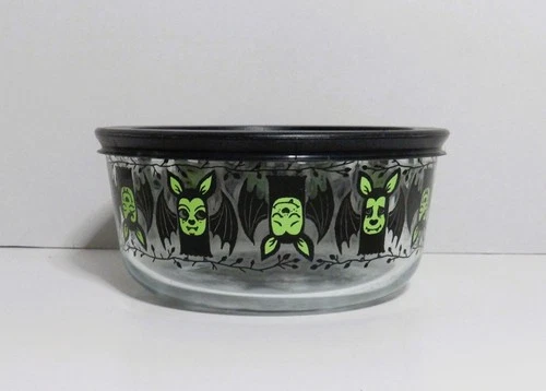 Pyrex HALLOWEEN Storage Bowl Hanging Bats 4 Cup - Spooky Halloween