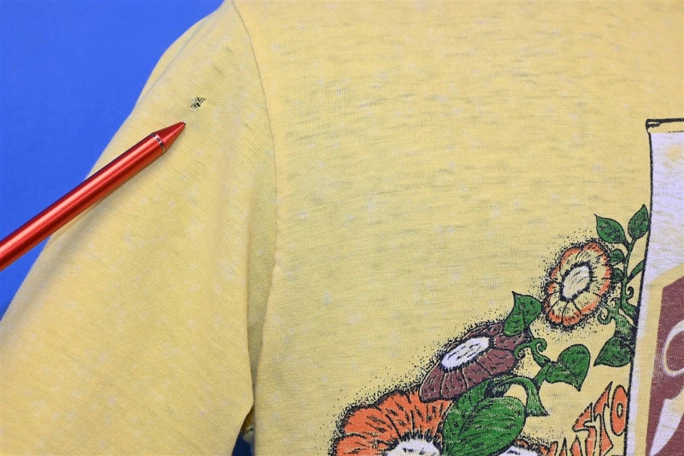 Camiseta vintage anos 70 SCHLITZ ONCE AROUND LIFE BEER 2 LADOS BOLSO AMARELO MÉDIA M - Imagem 2 de 4