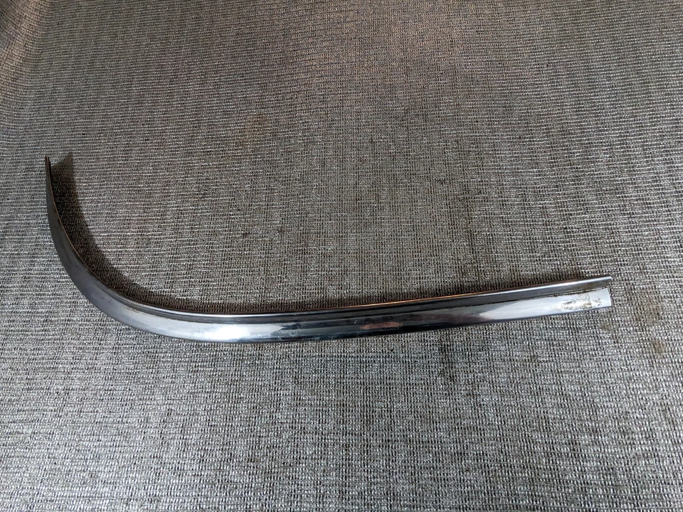 Ventana trasera izquierda DeSoto Firedome cromada lado 1953 Foto 2 de 4