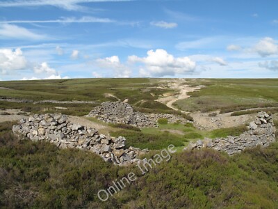 Foto 6x4 Ruine auf Linie von Friarfold Rake Whaw der Friarfold Rechen, eine Linie c2010